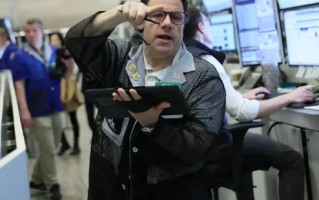 尾盘：三大股指本周均将录得跌幅