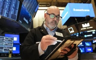 尾盘：标普500指数小幅下滑，道指试图延续周一涨势