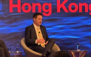 港交所证券产品主管Brian：全球资本从美国回流中国资产 散户参与度愈发重要 AI半导体仍是驱动力