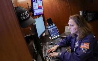 午盘：道指下跌480点 一度进入回调区间