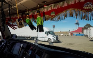 特朗普取消移民卡车司机驾照的规定正式生效