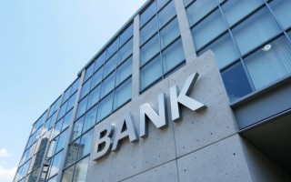 370条转让公告背后：银行业2026年加速“排雷”，邮储、中行等密集甩卖不良资产