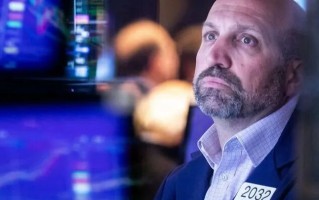 美股中概股普跌，特斯拉重挫5.4%，原油涨超11%