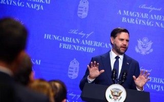 白宫试图平息对可能对伊朗使用核武器的猜测