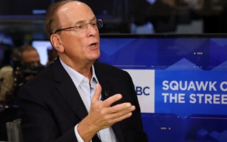 贝莱德拉里・芬克警告勿择时：错过最佳交易日，回报或减半