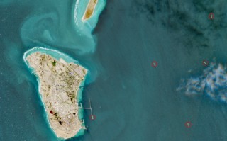 阿联酋石油港口遇袭 特朗普呼吁他国向霍尔木兹海峡派军舰