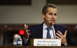 监管机构着手制定规则之际 美联储理事巴尔提示稳定币风险