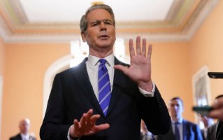 贝森特称美国保险计划将很快启动 助力霍尔木兹海峡通行