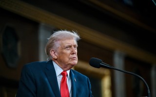 特朗普声称伊朗已被“彻底击败”