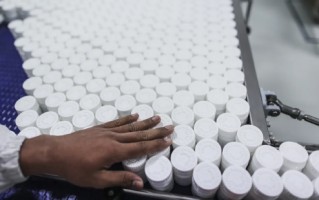 霍尔木兹海峡对峙危及美国仿制药处方供应