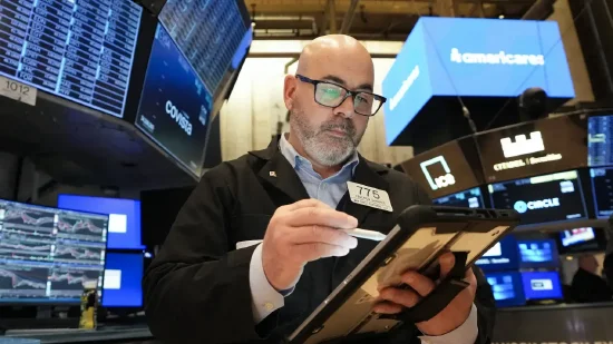 尾盘：标普500指数小幅下滑	，道指试图延续周一涨势  第1张