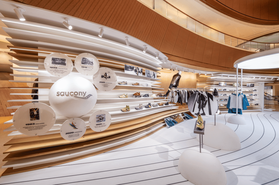 丁水波坐不住了！特步业绩不及预期	，竟靠两年前跨国收购撑场  第4张