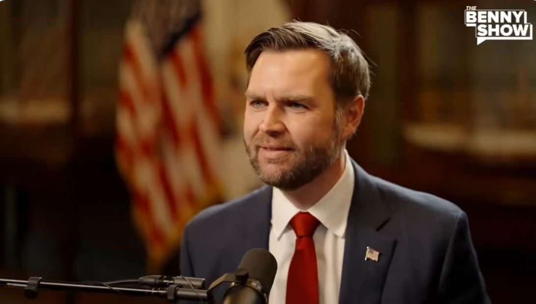 万斯自曝对UFO“着迷	”，誓言彻查美国政府相关档案文件  第1张