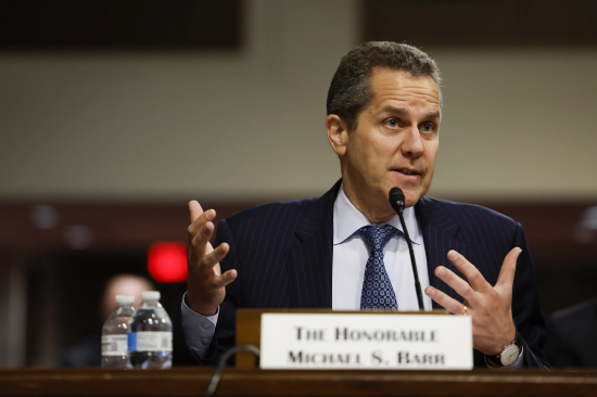 监管机构着手制定规则之际 美联储理事巴尔提示稳定币风险  第1张