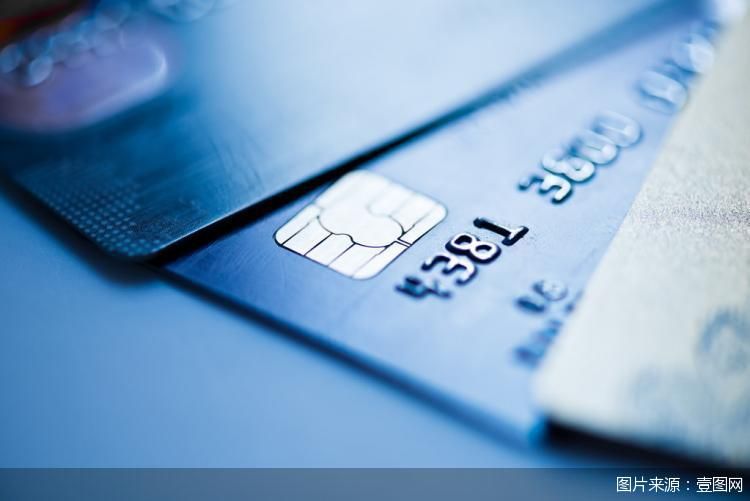 2025银行年报观察室｜信用卡跌破7亿张：大行发卡量“踩刹车”，贷款余额集体负增长  第1张